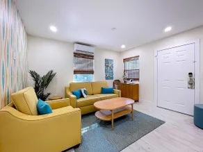Beach Unit Close to 2 Bridge St./Peaceful Crtyrd - Image 3