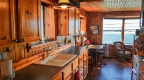Retro Retreat by the Bay - Image 5