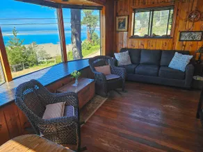 Retro Retreat by the Bay - Image 3