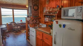 Retro Retreat by the Bay - Image 4