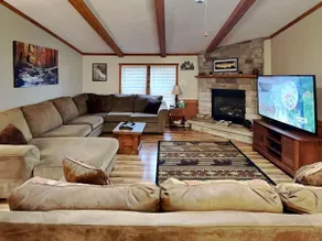 Knotty Pines - Image 4