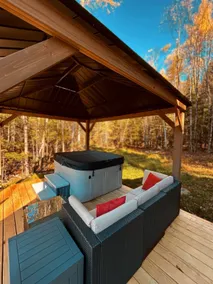 Sunny Waterfront Cottage at FarAway Pond - Image 3