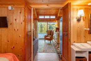 Sunny Waterfront Cottage at FarAway Pond - Image 2