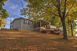 Captivating Cadiz Hideaway w/ Deck on Lake Barkley - Image 2
