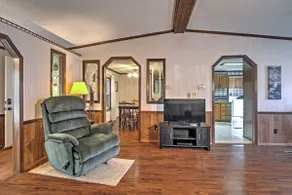 Captivating Cadiz Hideaway w/ Deck on Lake Barkley - Image 4