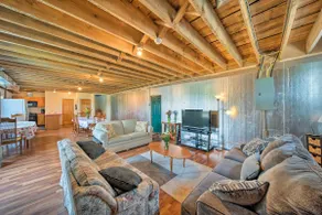 Updated Berger Cottage w/ Pool, on a Private Farm! - Image 4