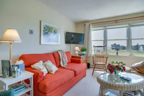 Breezy Oak Bluffs Condo - Steps to Inkwell Beach! - Image 4
