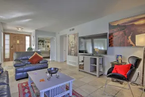 Sun Deck, Hot Tub! Lakefront Tempe House - Image 5