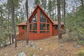 Prescott Cabin med smuk udsigt over skoven og dæk! - Image 3