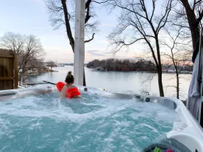 NEU modernes Haus am See + apt für 15 w / HOT TUB - Image 2