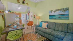 Mellow Macaw @ Old Town - Cozy Condo + Last Key - Image 2