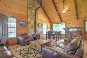 Carmine Log Cabin w / Porch På 60 Acre Farm! - Image 3
