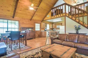 Carmine Log Cabin w / Porch På 60 Acre Farm! - Image 4