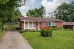 Mid-Century Triad Gem: 3 Beds, 2 Baths - Image 4