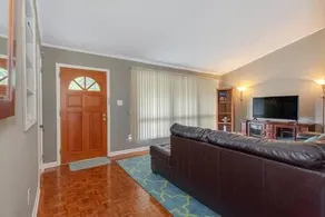 Mid-Century Triad Gem: 3 Beds, 2 Baths - Image 5