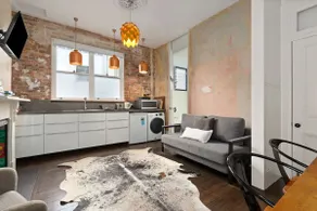 Stylish Victorian Terrace in cultural heart - Image 5