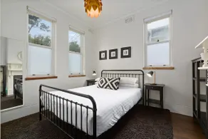 Stylish Victorian Terrace in cultural heart - Image 4