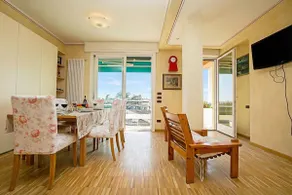 Casa Bel Tramonto - Lakeview Apt & Beach Access - Happy Rentals - Image 2