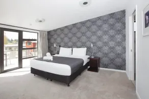 Apartments on Upton - Image 3
