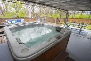 Graycroft Luxe Retreat Spacious Group Stay - Image 4