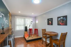 Graycroft Luxe Retreat Spacious Group Stay - Image 2