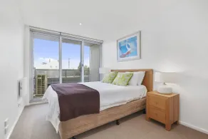APOLLO BLUE 4 - modern waterfront apartment - Image 5