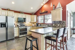 Rummelig Edgerton Home w / Private Beach & Views! - Image 4