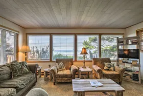 Oceanfront Escape w/ Pacific Views: Surf & Explore - Image 5