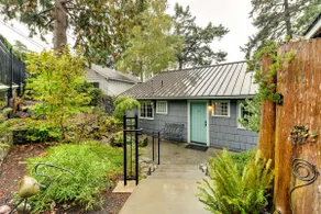 'The Nest' Gorgeous Waterfront 3BR La Conner Home - Image 3
