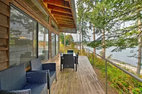 Waterfront Bainbridge Island Home: Stunning Views! - Image 3