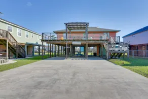 Walk to Shore & Restaurants: Surfside Beach Home! - Image 2
