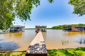 Views & Private Dock: Lakefront Eustace House! - Image 2