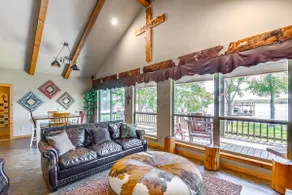 Views & Private Dock: Lakefront Eustace House! - Image 5