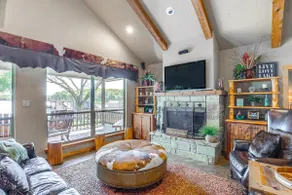 Views & Private Dock: Lakefront Eustace House! - Image 3