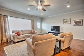 College Station Townhouse w/ Private Patio - Image 4