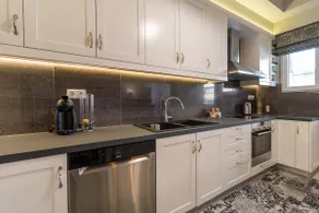 Comfortable and Spacious 2 bdr Apt - Image 5