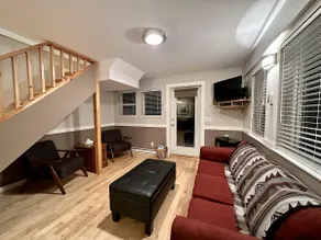 Cozy 2 Bedroom Waterfront Cottage With Hot Tub! - Image 5