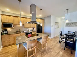 Centrally Located Harbourfront Condo - 102M - Image 3