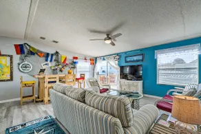 Elevated Deck! Fun-Filled Homosassa River Home - Image 5