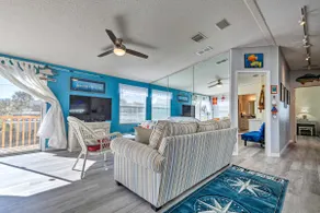 Elevated Deck! Fun-Filled Homosassa River Home - Image 4