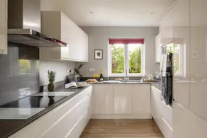Luxury Lewes house with *stunning views* and private south facing garden - Image 5