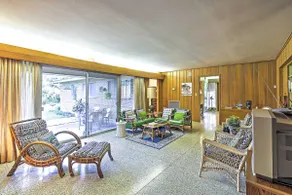Mid-Century Hideaway: Spacious Brownsville Home! - Image 4