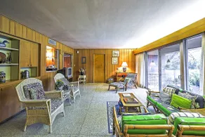 Mid-Century Hideaway: Spacious Brownsville Home! - Image 5