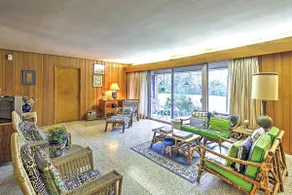 Mid-Century Hideaway: Spacious Brownsville Home! - Image 3