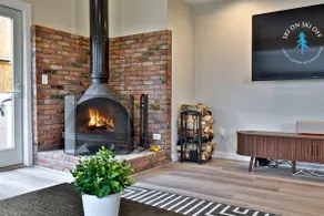 Ski-on ski-off, Private Hot Tub, Sauna & Fireplace - Image 4