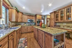 Lv12 luxury villa with hot tub, close to skiing - Image 3