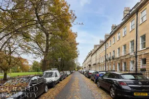 Spacious, Light-filled Central Period Apartment - Image 4