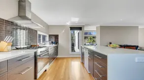Sunshine Beach House - Image 5