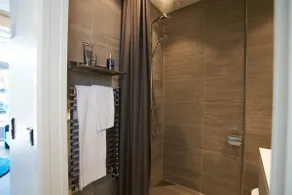Studio Apartment with Sunny Balcony for 4 - Image 5