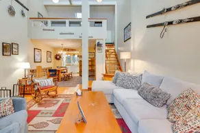 Cozy Bretton Woods Ski-In/Ski-Out Condo w/ Deck! - Image 2